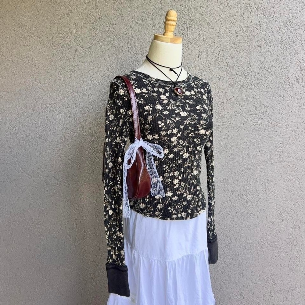 Free People Black Floral Long Sleeve Top Waffle Knit Thermal Size XS Boho - Picture 5 of 8